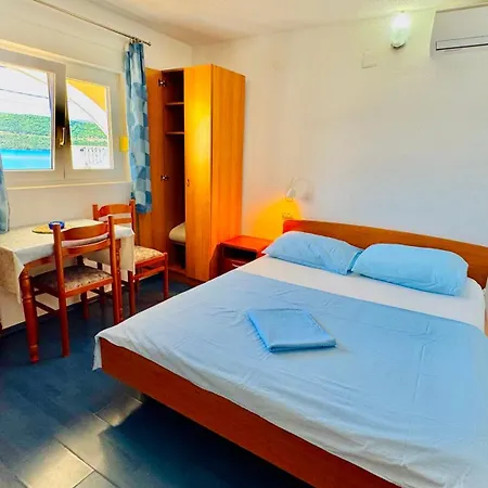 Plava נאום